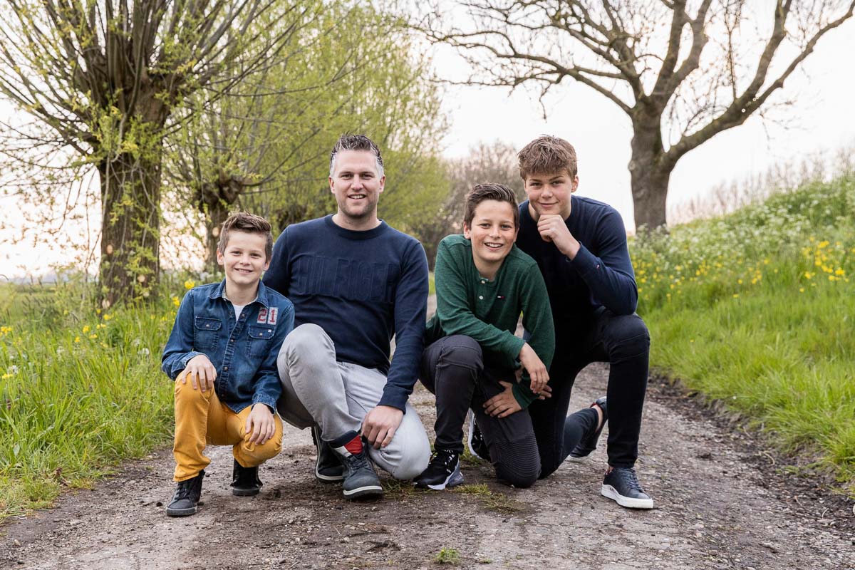 Fotoshoot van een gezin in Waarder gezinsfotograaf Waarder kinderfotograaf Dasja Dijkstra fotolocatie tussen Waarder en Woerden