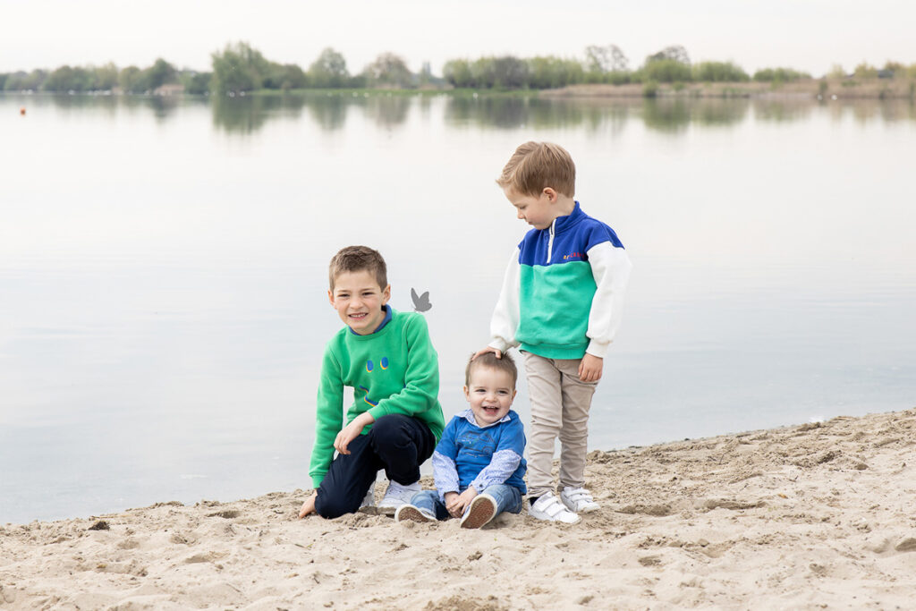 Gezin met Schaduwvlinder bij de Reeuwijkse Plassen door Dasja Dijkstra