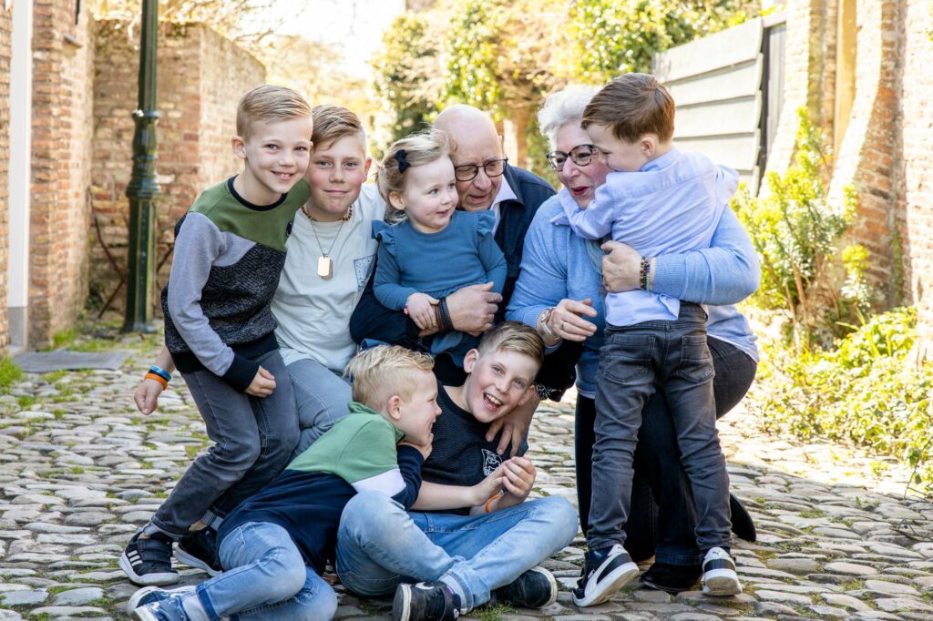 Fotoshoot door Dasja Dijktra van Das Knuss Fotografie familie fotoshoot in een mooie oude stad