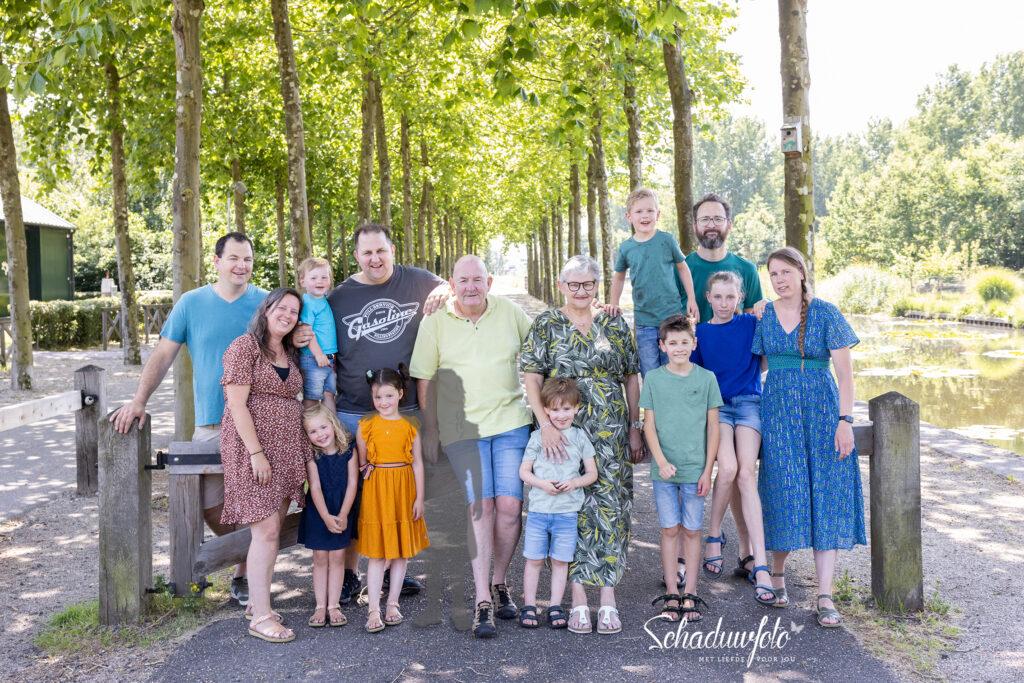 Familiefotograaf Schaduwfoto door Dasja Dijkstra fotoshoot door Das Knuss Fotografie in het Maximapark in Vleuten