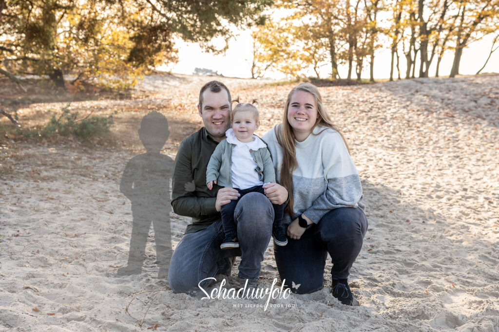 Das-Knuss-Schaduwfoto-Jack-foto-compleet-gemaakt-met-een-schaduw-van-een-overleden-zoon