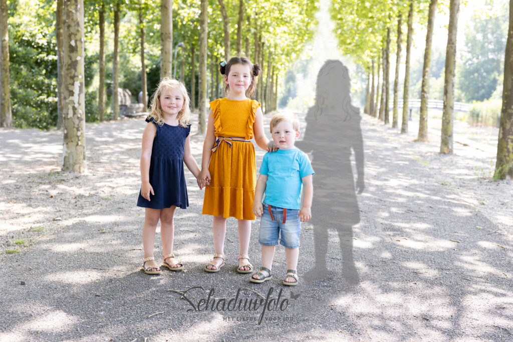 Das-Knuss-Schaduwfoto-door-Dasja-Djkstra-fotoshoot-door-Das-Knuss-Fotografie-in-het-Maxmiapark-in-Vleuten-altijd-een-kind-te-kort