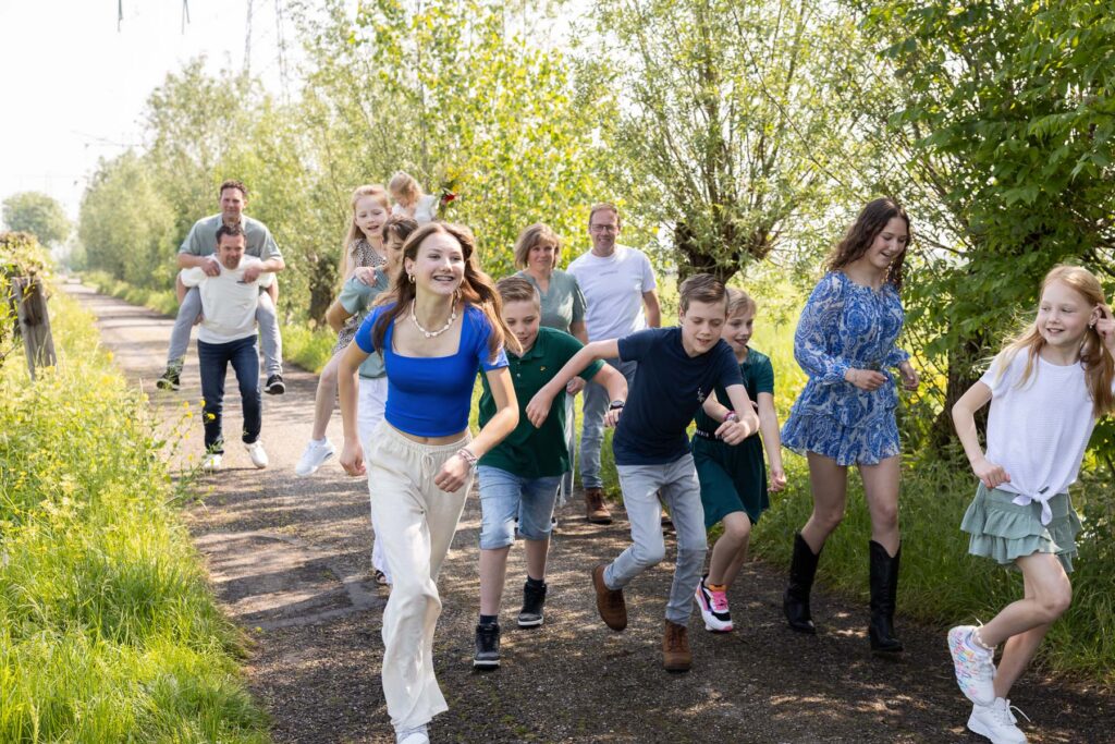 Familie fotoshoot in de omgeving van Hogebrug, Waarder, Woerden, Oudewater of Bodegraven door Dasja Dijkstra van Das Knuss Fotografie