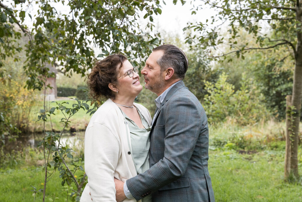 Fotograaf Kamerik Dasja Dijkstra van Das Knuss Fotografie ontspannen fotoshoot met je gezin in de polder