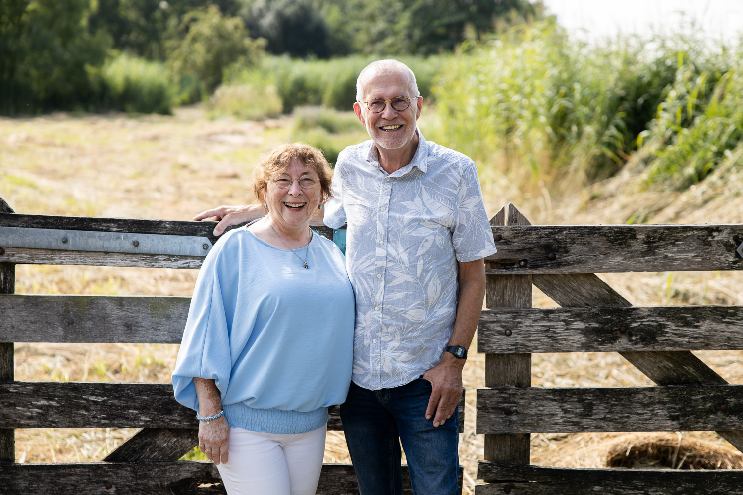 Loveshoot met een ouder koppel shoot met een ouder echtpaar door Dasja Dijkstra uit Waarder minishoot