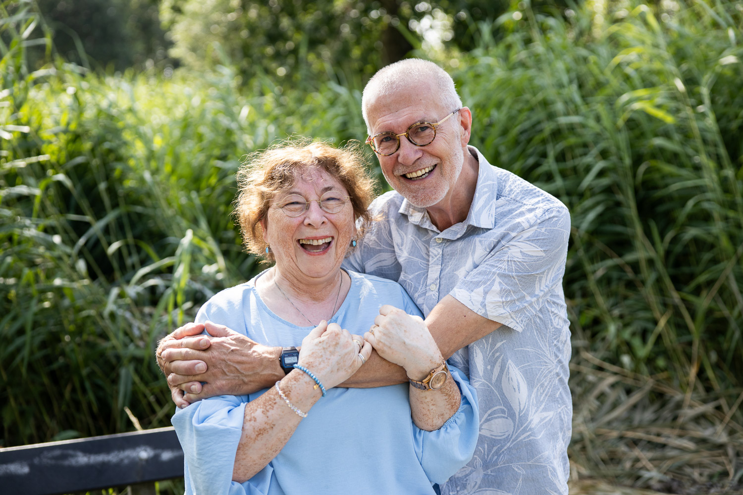 Loveshoot met een ouder koppel shoot met een ouder echtpaar door Dasja Dijkstra uit Waarder minishoot