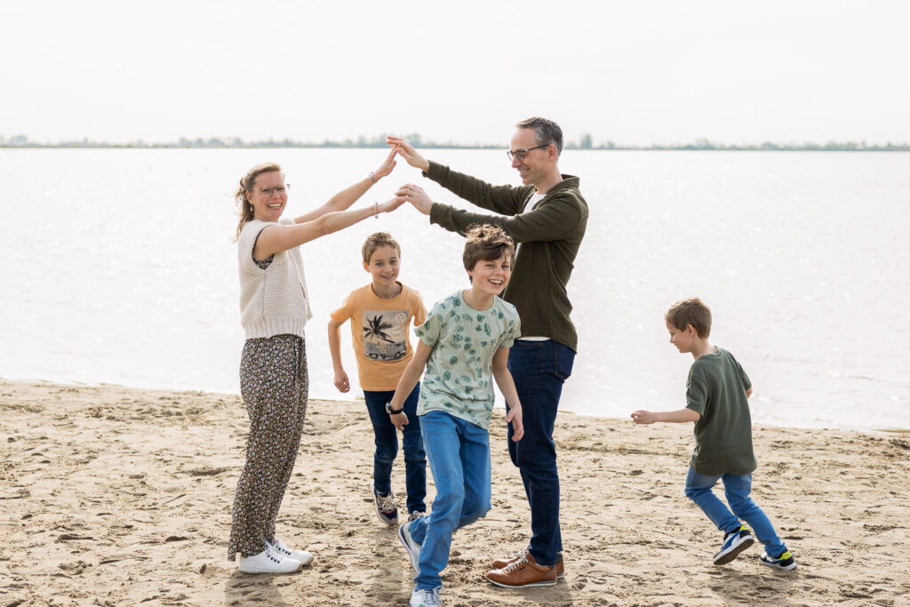Mini fotoshoot door Dasja Dijkstra van Das Knuss Fotografie bij de Reeuwijkse Plassen Spontane gezinsfotograaf Reeuwijk Woerden Gouda Oudewater Bodegraven