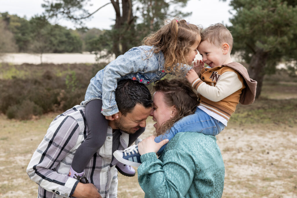 Fotoshoot gezin door Dasja Dijkstra van Das Knuss Fotografie Soesterduinen Soest