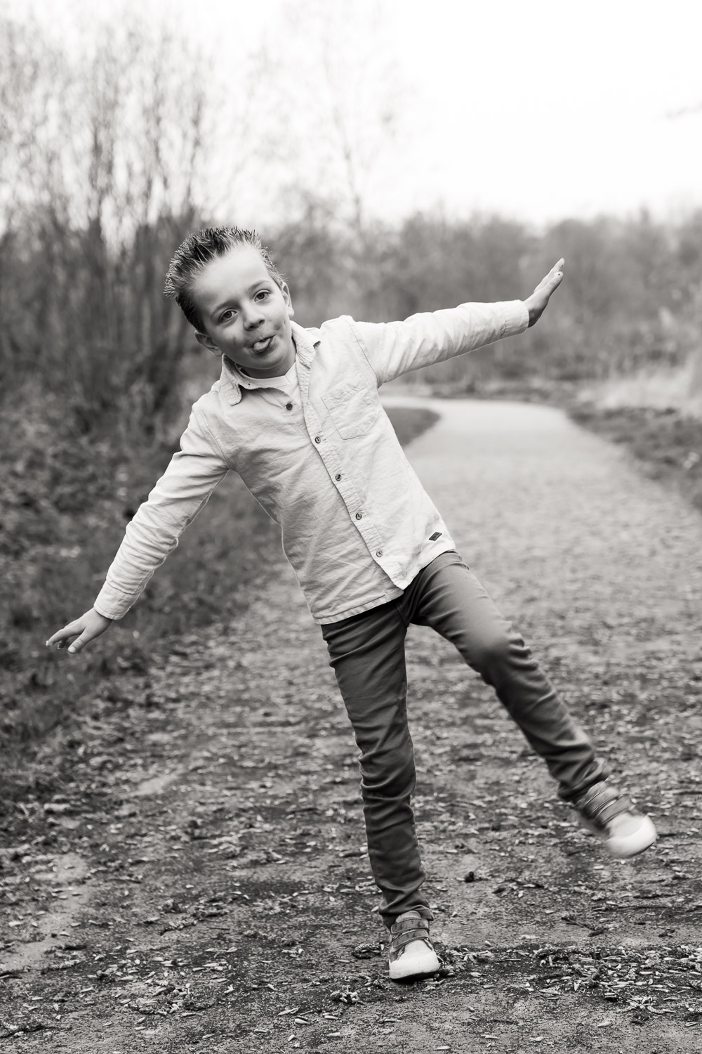 Bellenblaas fotoshoot- vrolijke kinderfoto’s vol plezier door Dasja Dijkstra van Das Knuss Fotografie bij Reeuwijkse Hout
